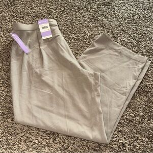 Chic Women's Gray Trousers